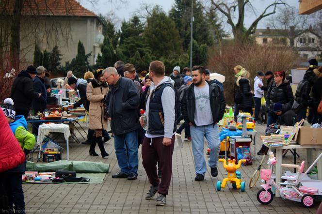 Chcesz kupić ciekawe przedmioty lub sprzedać coś niepotrzebnego? Przyjdź na pchli targ!