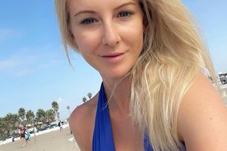 32-letnia Radwańska zrzuciła koszulkę w rajskich tropikach. Tak naprawdę wygląda jej ciało, z tego zdjęcia żar aż bucha