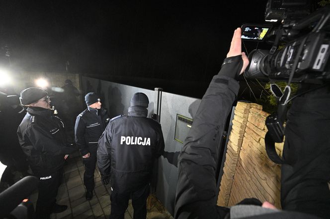 Policjanci pojawili o świcie przed domem Zbiginewa Ziobro w Jeruzalu (woj. łódzkie). Mieli doprowadzić go na przesłuchanie przed sejmową komisję śledczą ds. Pegasusa. Polityka nie było na miejscu