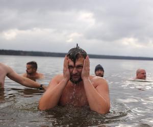 Było gorąco! Lubelskie morsy dały pierwszego w tym roku nura