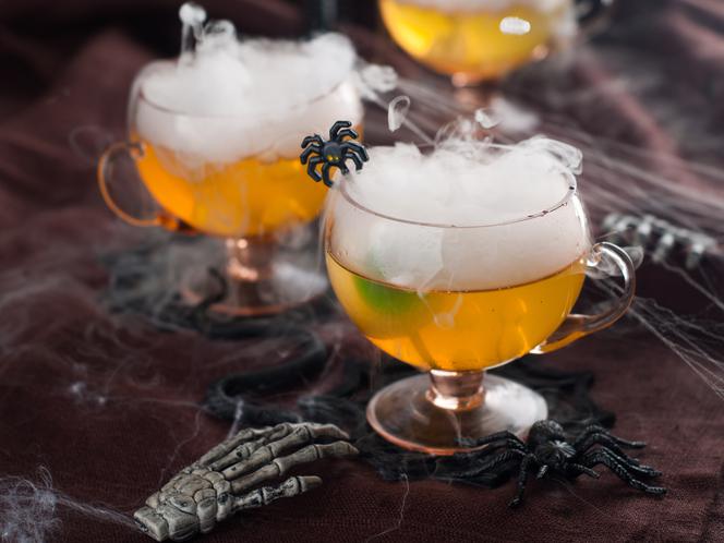Jak zrobić dymiące martini na Halloween?