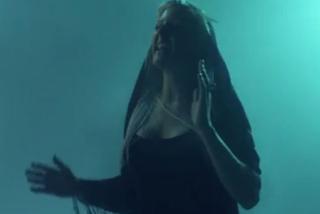  Ellie Goulding - I need Your Love - nowa i mroczna wersja teledysku wyciekła do sieci. Nowy klip jest lepszy od starego? [VIDEO]