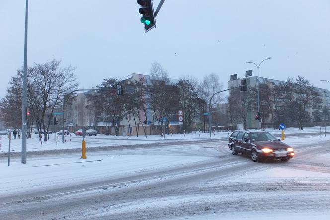 Białystok pod śniegiem. W ciągu ostatniej doby spadło 7 cm śniegu