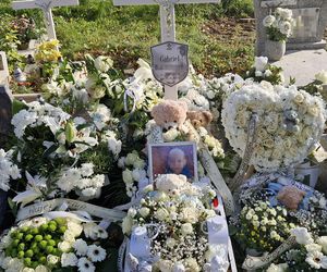 Mama Gabrysia widzi z okna jego grób. Prokuratura bada sprawę przeterminowanej szczepionki