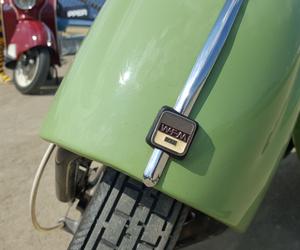 Osy kręciły kółka na stadionie żużlowym w Lesznie. Ogólnopolski zlot skuterów Osa Osieczna-Leszno 