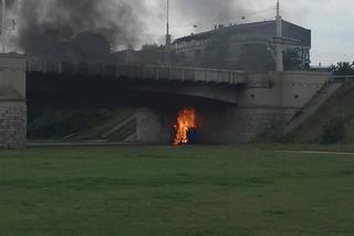 Poznań: Most Rocha w kłębach czarnego dymu, płonęły toalety toi-toi! [ZDJĘCIE]