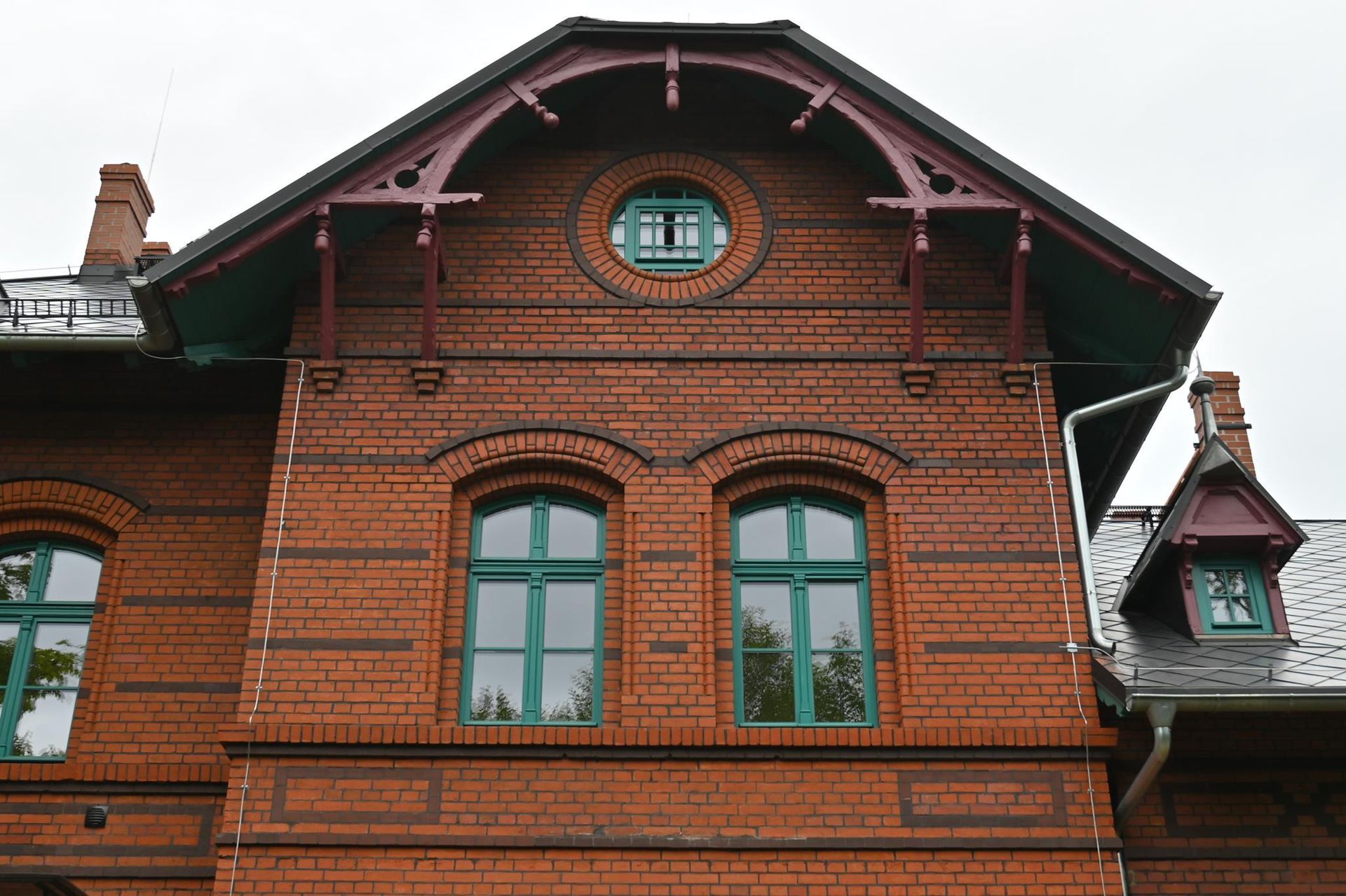 Dworzec w Leśnej po remoncie 