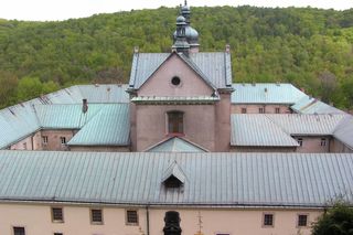 Ten klasztor pod Krakowem przez lata był zamkniętą pustelnią, teraz to podwójne sanktuarium. Mieszka w nim 700 nietoperzy