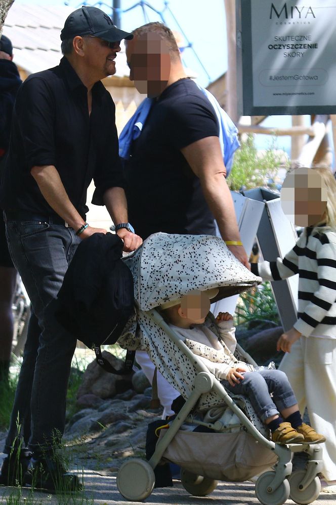 Krzysztof Ibisz je żonie z ręki