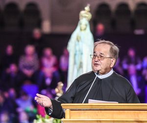 Ojciec Tadeusz Rydzyk ma swój witraż w kościele w Toruniu