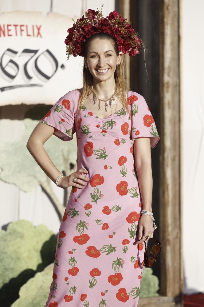 Premiera serialu "1670"! Herman w gorsecie, kwiecista Dębska i Byczkowska w białych majtkach