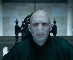 Harry Potter. Tak naprawdę wygląda Lord Voldemort! W rolę Czarnego Pana wcielił się aktor Ralph Fiennes