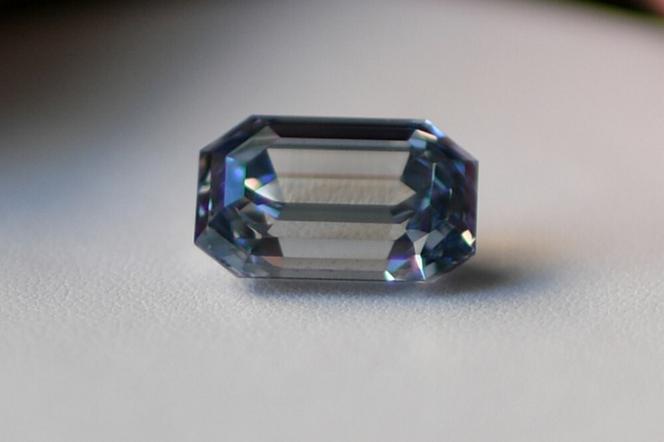 Niebieski diament.Jego cena zwali cię z nóg