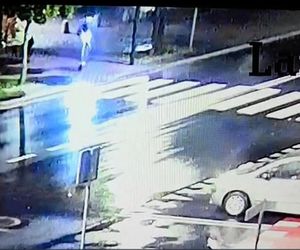 Zduńska Wola. 12-latka na hulajnodze potrącona na przejściu. W momencie wypadku nie miał kasku [ZDJĘCIA].