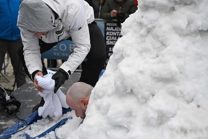 Łukasz Szpunar pobił rekord Guinnessa w najdłuższym przebywaniu w śniegu!