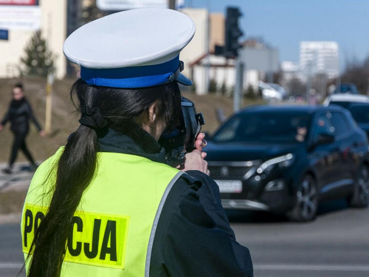 26-latek nie przyjął mandatu, nazywając to żartem. Policjantka z Grójca odpowiedziała... wierszem