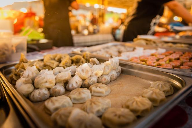 Kulinarna uczta w Fabryce Pełnej Życia. Weekend pod znakiem Festiwalu Smaków Świata