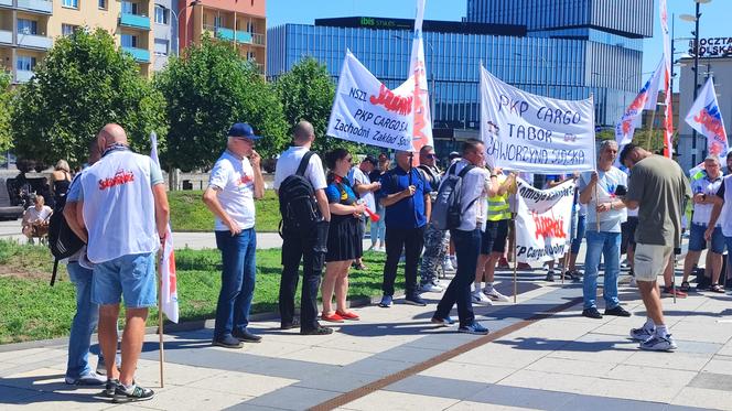 Protest pracowników PKP Cargo we Wrocławiu. Pracę ma stracić prawie 400 osób 