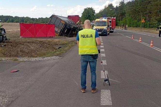 Chabielice: Nie żyje 25-letni motocyklista. Mężczyzna wjechał pod tira