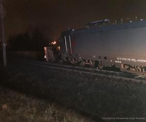 Łódź. Wypadek na przejeździe kolejowym. Tir zderzył się z pociągiem towarowym [ZDJĘCIA].