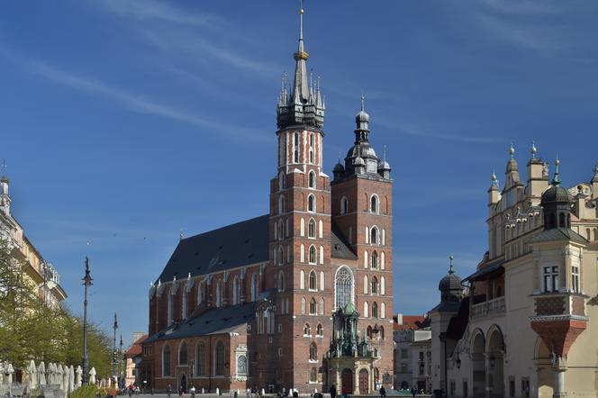 Skandal w Krakowie! Oddał mocz na kościół Mariacki