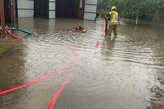 Strażacy z województwa świętokrzyskiego walczą ze skutkami burz