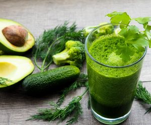 Pokona wyczerpanie, orzeźwi i jeszcze odchudzi? Ten koktajl to skarb