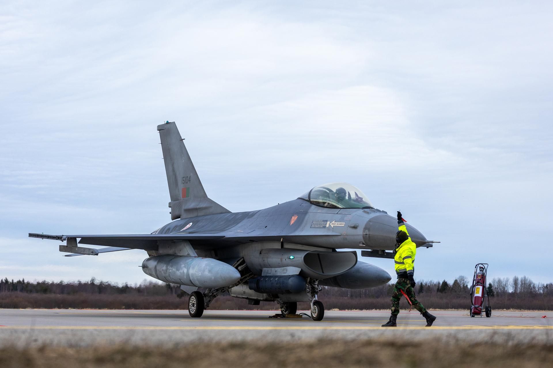 Portugalski F-16 w bazie Amari
