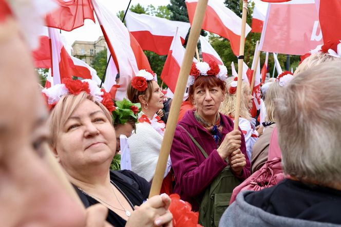 Karol Nawrocki prezydentem. Tłumy pod Sejmem
