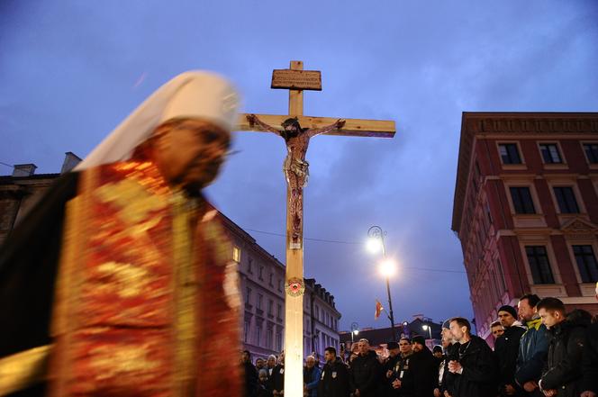 Wielki Piątek 2022. Droga krzyżowa w centrum Warszawy