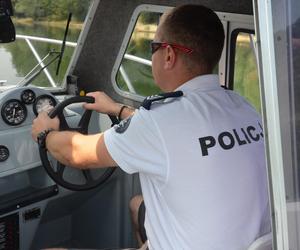 Fala zalała kajaki na środku jeziora. Policja uratowała 11-letniego chłopca