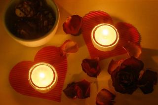 Pomysł na Walentynki- zobacz jak zrobić świecznik z papieru w kształcie serca
