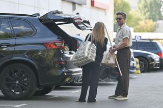 Agnieszka Kaczorowska i Marcin Rogacewicz z kijkiem wychodzą z treningu