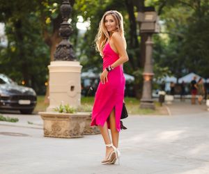 Szukasz idealnych butów na lato? Te modele lepiej omijaj szerokim łukiem 