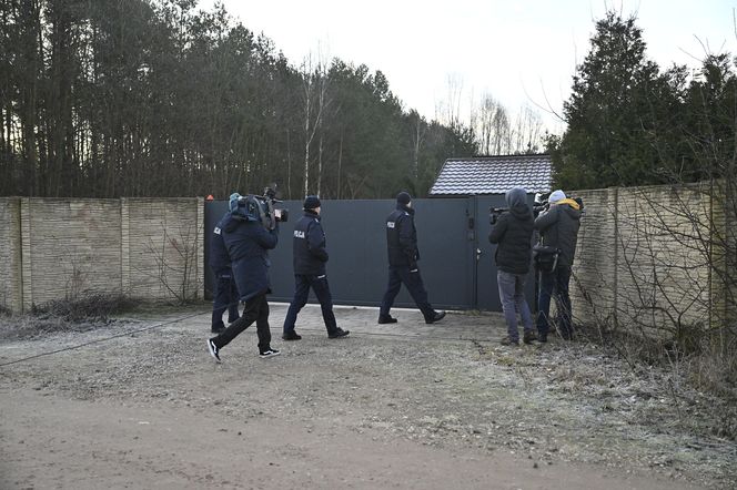 Policjanci pojawili o świcie przed domem Zbiginewa Ziobro w Jeruzalu (woj. łódzkie). Mieli doprowadzić go na przesłuchanie przed sejmową komisję śledczą ds. Pegasusa. Polityka nie było na miejscu