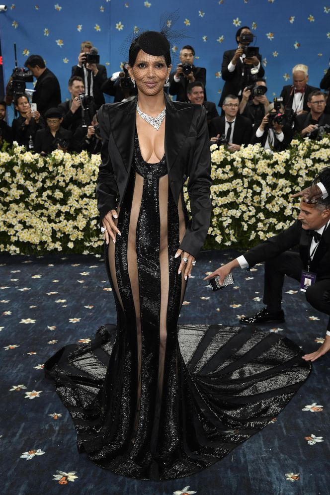 Najgorsze stylizacje na Met Gali 2025. Fotrepian na plecach to dopiero początek