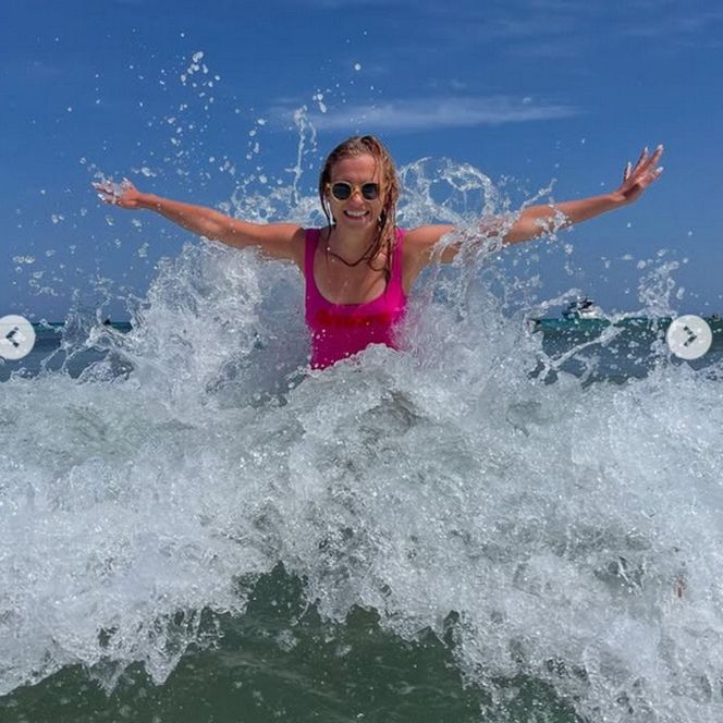 Ściskanie biustu to dopiero początek! Kaczorowska opublikowała pikantne fotki z wakacji