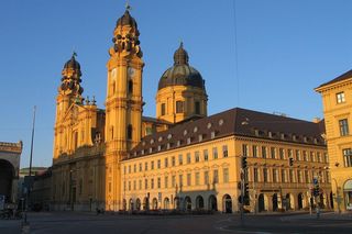 To najkrótszy lot z lotniska w Rzeszowie za granicę. Trwa zaledwie nieco ponad godzinę