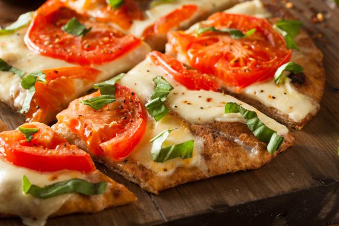 Przepis na dietetyczny fast food: pełnoziarnista pizza włoska