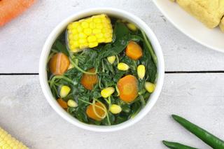 Czas lekkich zup - 11 przepisów na znakomite zupy z zielonych listków