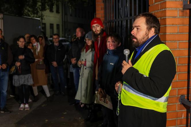 Wierni protestowali pod diecezją sosnowiecką. "To zgorszenie osłabia naszą wiarę"