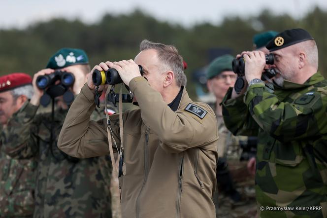 Prezydent Andrzej Duda na ćwiczeniach z żołnierzami w Ustce