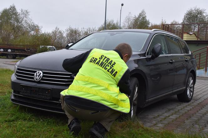 Jednym kołem był już za granicą. Odzyskano Passata wartego 100 tys. zł