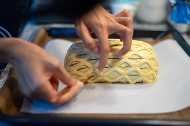Wykwintne danie w wersji budżetowej? Cheeseburger Wellington zaskoczy podniebienie
