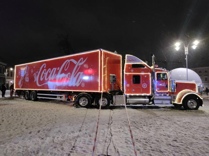 Samochód Coca-Coli w rynku w Kielcach