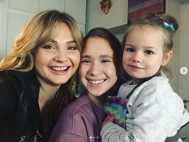 Przyjaciółki 13 sezon. Inga (Małgorzata Socha), Marysia (Zofia Cybul), Hania (Pola Figurska)