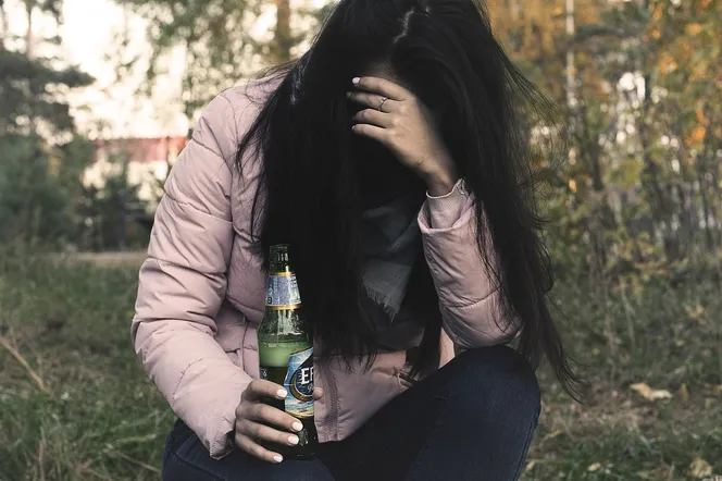 Była tak pijana, że nie była w stanie użyć alkomatu
