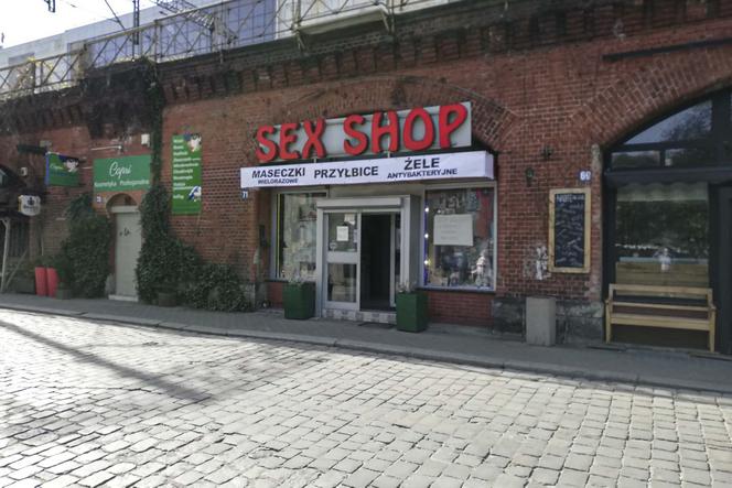 Sex shop sprzedaje maseczki ochronne