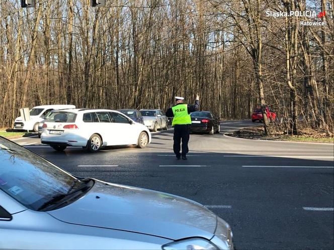 Katowice. Niebezpieczny towar wypadł z dostawczaka [ZDJĘCIA]