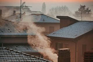 Na tych osiedlach w Olsztynie mają najgorsze powietrze. Mieszkańcy palą, czym popadnie